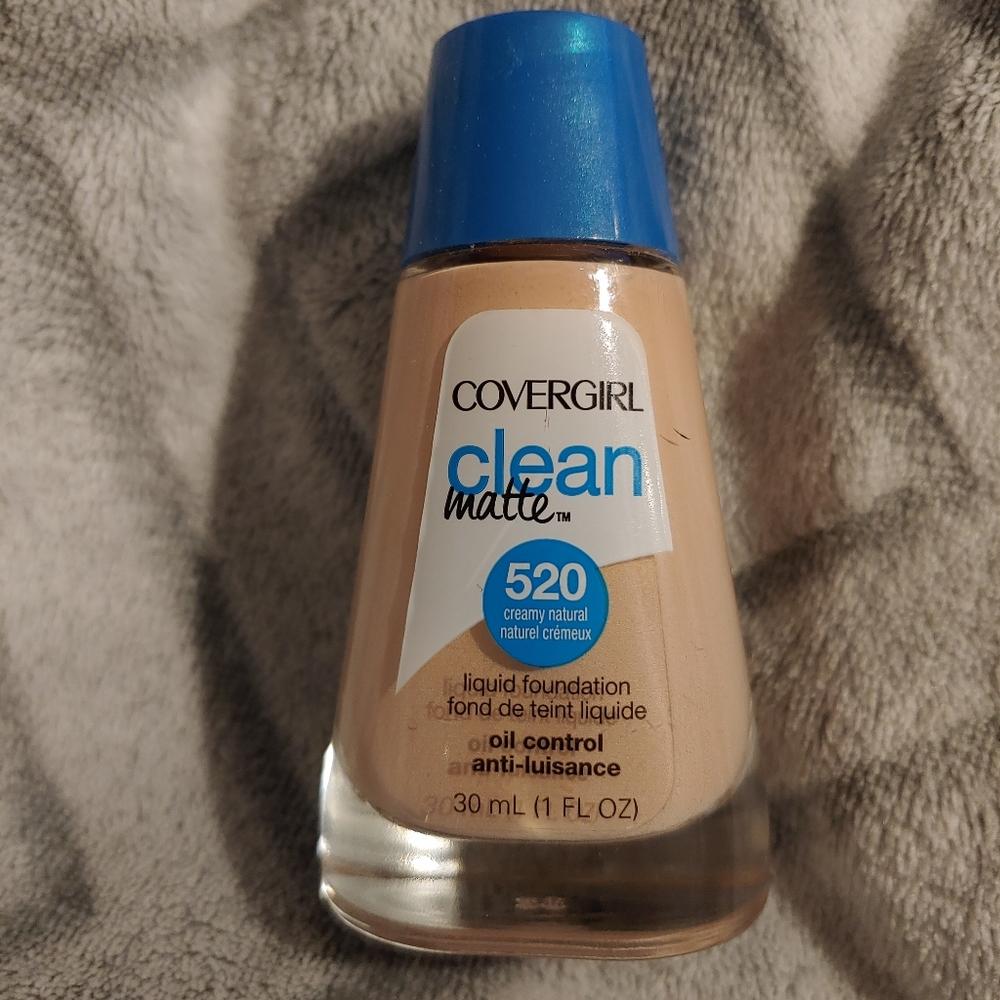 Covergirl, Clean Matte Liquid Foundation, 520 Creamy Natural, 1 fl oz 30 ml